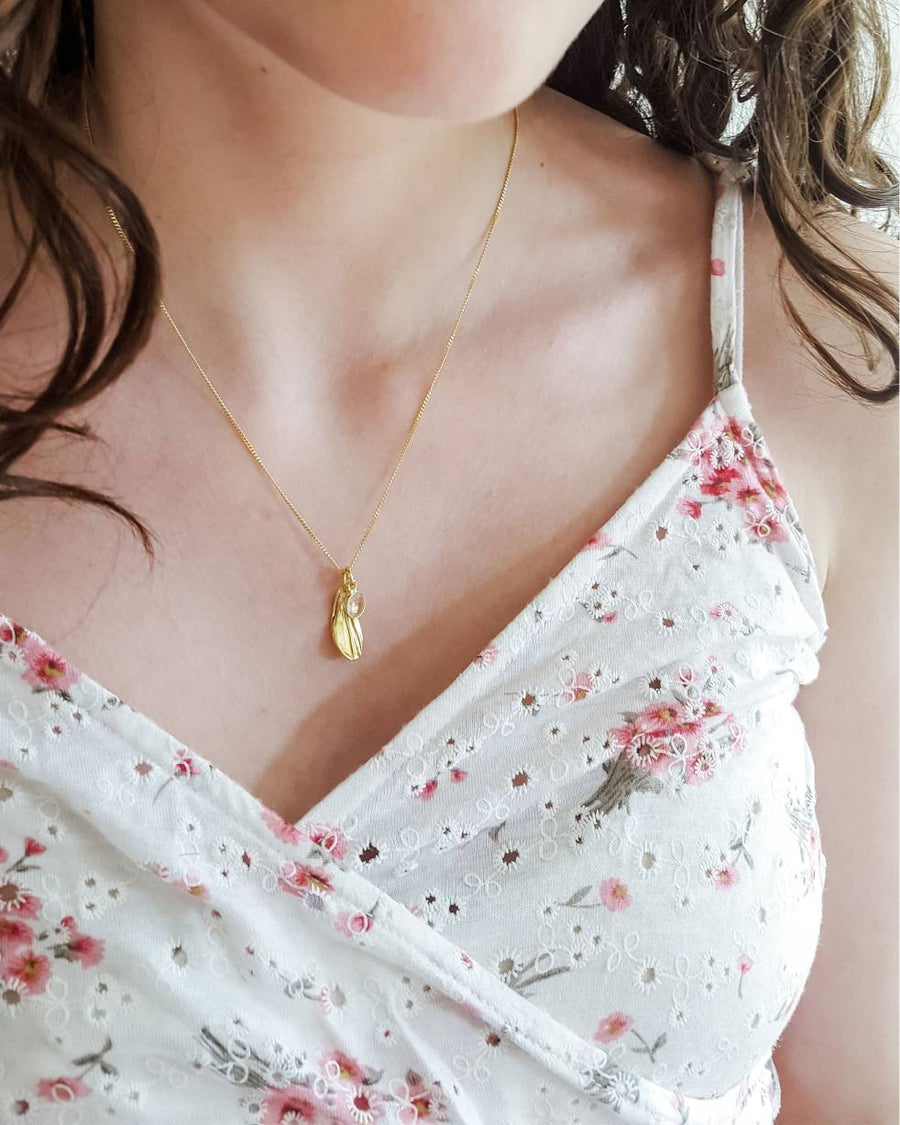 April Birthflower & Birthstone Necklace - Daisy & Crystal