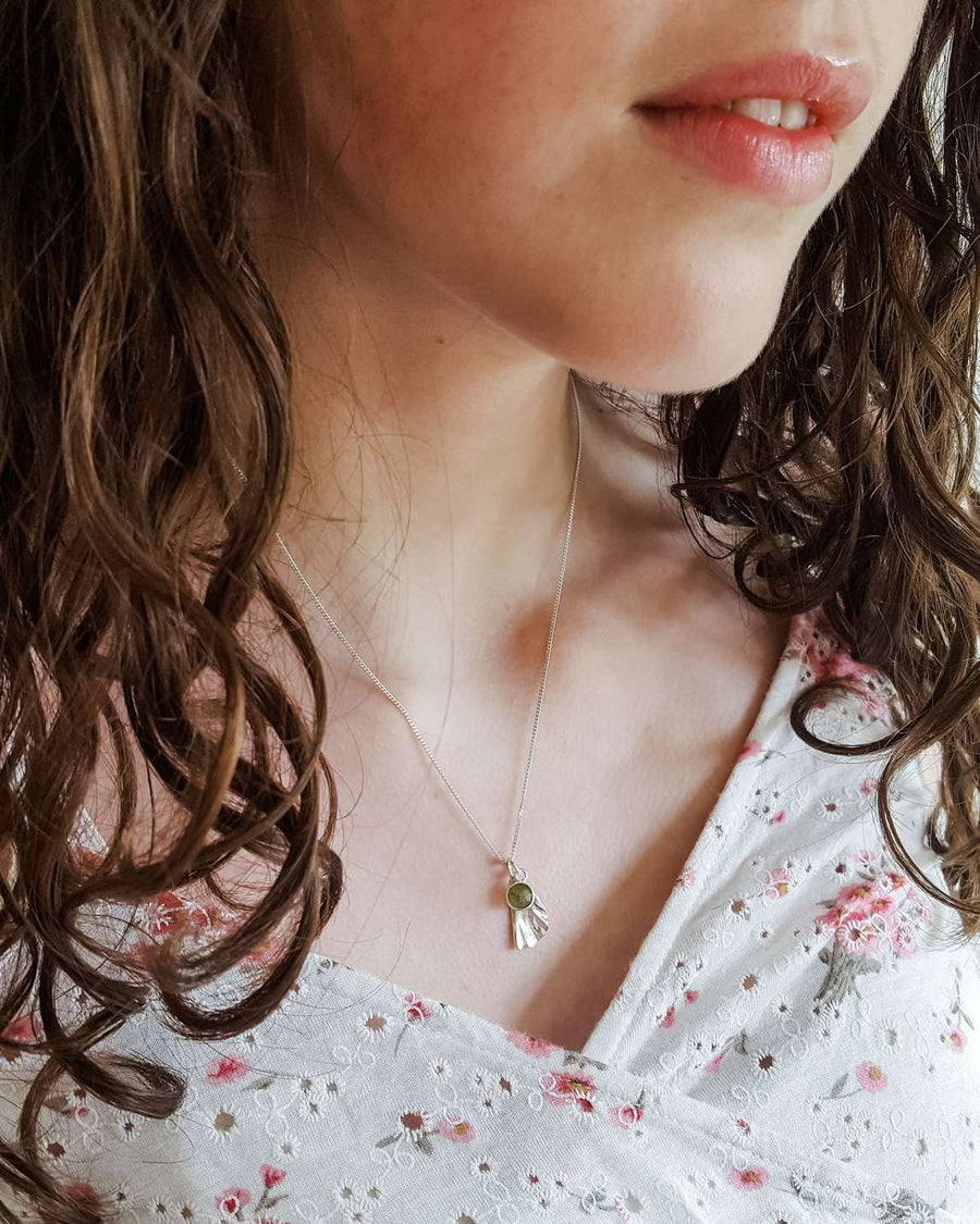 August Birth Flower Necklace - Poppy & Peridot Birthstone